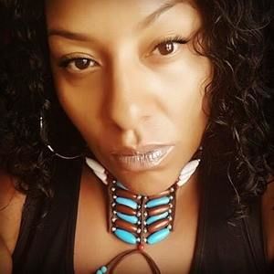 Meet your Posher, Isabel